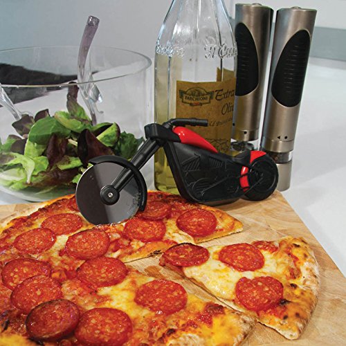 Schneide deine Pizza mit einem Motorrad